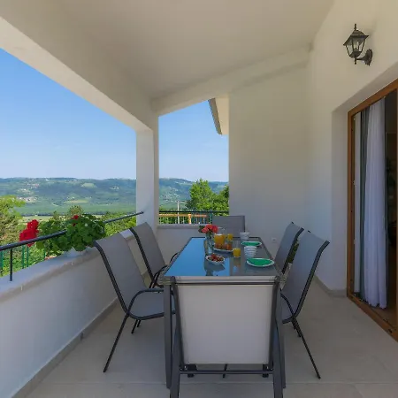 Montebello By Interhome モトヴン
