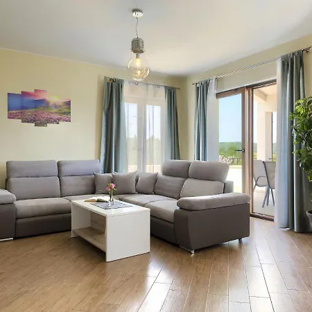 Montebello By Interhome * モトヴン